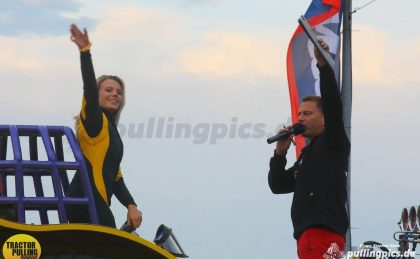 Ellie Pacy mit Moderator Ulf Schnackenberg